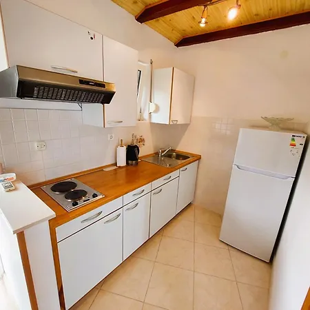 Bay Serenity - Apartment Raslina